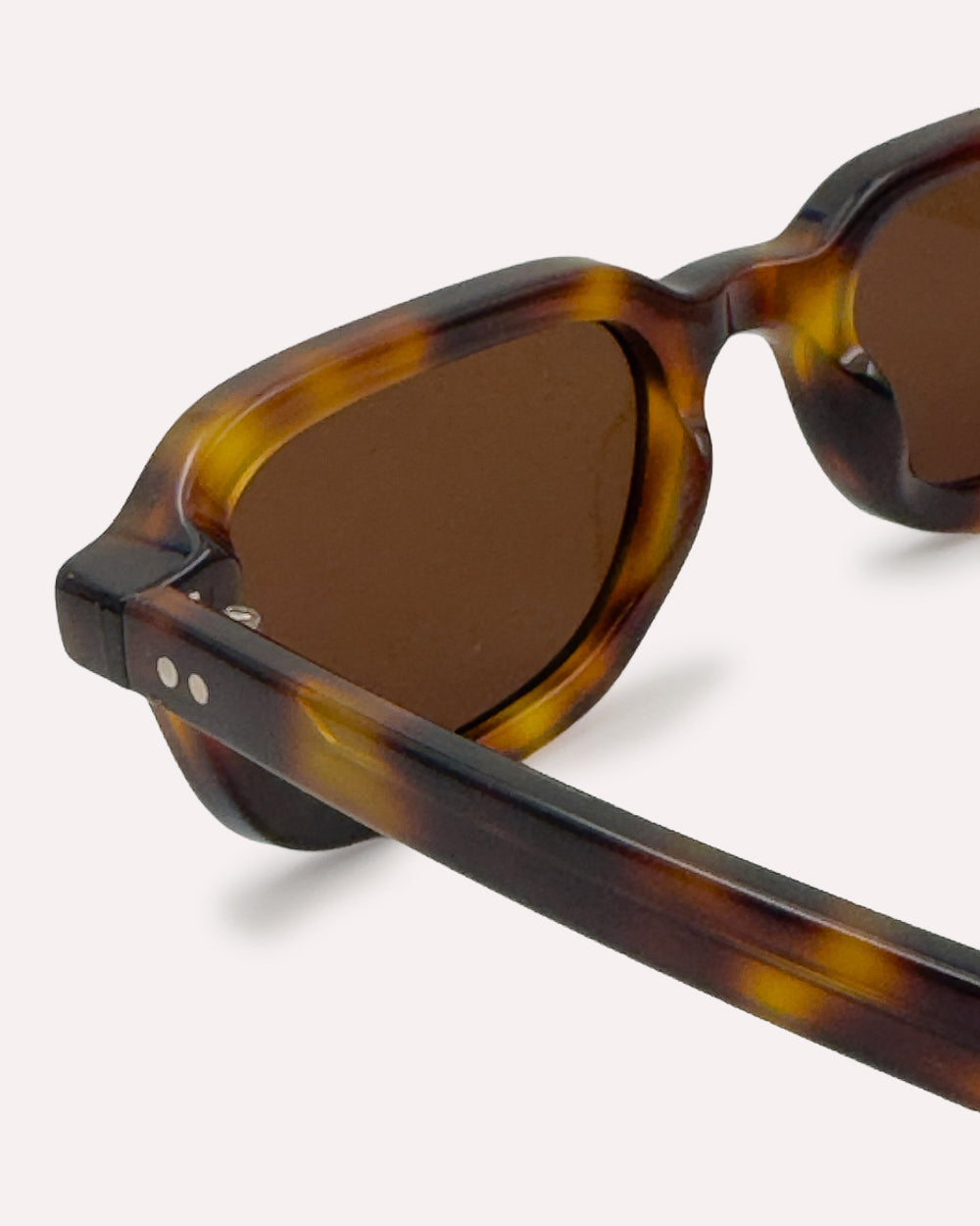 Plein Air Eyewear Cassatt sunglasses, Havana tortoise acetate frame with brown lenses, detail of Italian acetate and hinge